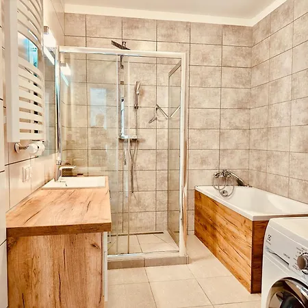 Baltic Inspiration - Guest Favorite, 200m To Beach, 75 Sqm, 2 King Bedrooms, Jacuzzi Bath, Balcony, Underground Parking, Super Host Gdansk