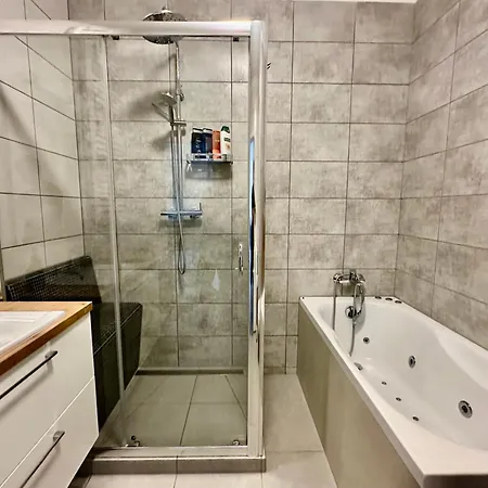公寓 Baltic Inspiration - Guest Favorite, 200m To Beach, 75 Sqm, 2 King Bedrooms, Jacuzzi Bath, Balcony, Underground Parking, Super Host 格但斯克
