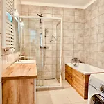 Baltic Inspiration - Guest Favorite, Location, 200m To Sandy Beach, 75 Sqm, 2 King Bedrooms, Jacuzzi Bath, Underground Parking, Super Host Gdańsk