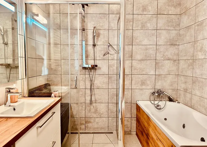 Baltic Inspiration - Guest Favorite, Location, 75 Sqm, 2 King Bedrooms, Jacuzzi Bath, Parking, Super Host *